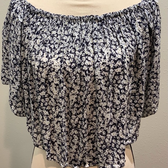 Cropped Top - Picture 1 of 3